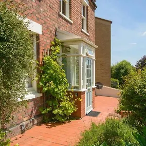 charming-2-double-bed-cottage-style-house.tophotelsbath.com/